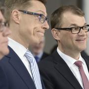 Timo Soini, Alexander Stubb och Juha Sipilä på en pressträff.