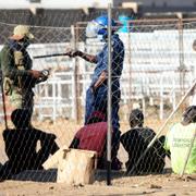 Militärpersonal på gatorna i landets huvudstad Harare.