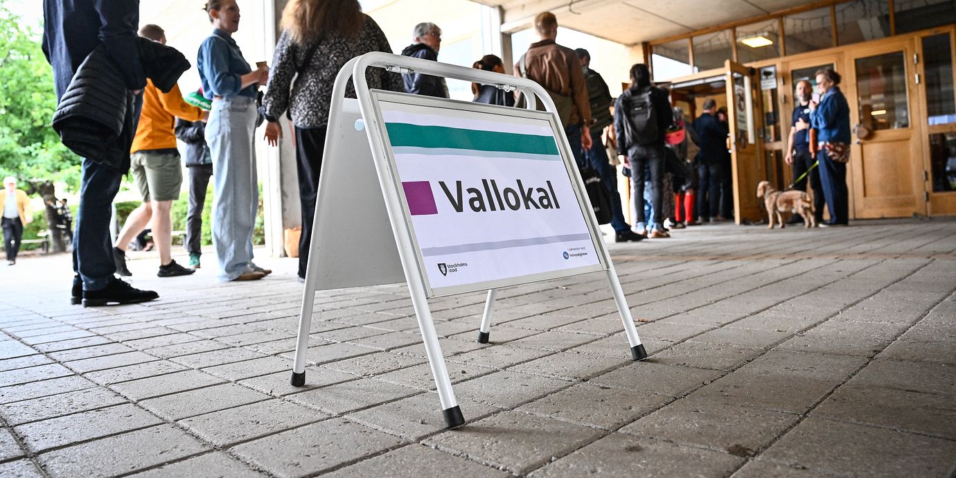 Bild från vallokal på valdagen.