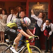 Wout van Aert under den avslutande etappen av Tour de France i Paris förra året.