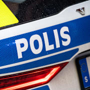 MALMÖ 2024-08-23 
Polis, räddningstjänst och ambulans på plats vid en brand på Rådmansgatan i centrala Malmö i augusti 2024. 
Foto: Johan Nilsson / TT / Kod 50090