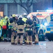 En stor polisinsats pågår vid Risbergska skolan i Örebro efter uppgifter om ett grovt våldsbrott.