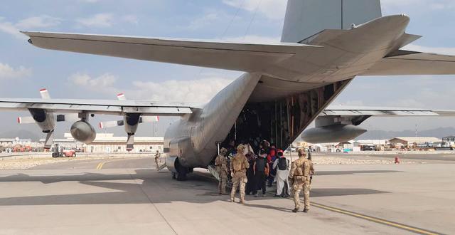 Försvarsmaktens flygplan på Kabuls flygplats. Försvarsmakten / TT NYHETSBYRÅN
