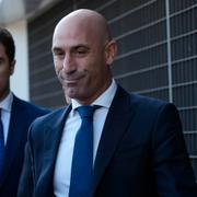 Luis Rubiales i sambad med en domstolsförhandling i målet om hans påstådda korruption. 