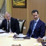 Vladimir Putin och Basar al-Assad träffas i Syrien den 11 december. 