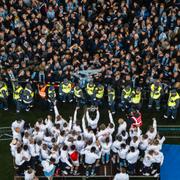 Malmö FF jublar ikapp med fansen efter SM-guldet.