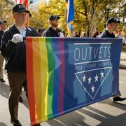 Hbtq-veteraner under en prideparad i Boston.