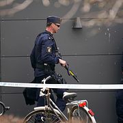 Polis med förstärkningsvapen på plats efter att en person hittats död efter en misstänkt skottlossning i södra Helsingborg på lördagen.