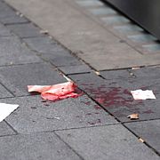 Blod efter knivattacken vid Leicester Square. 