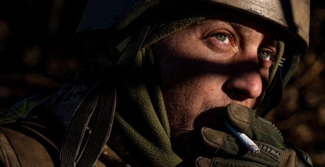 Ukrainsk soldat i Bachmut. Evgeniy Maloletka / AP