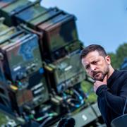Volodymyr Zelenskyj framför ett Patriot-system i samband med ett besök i Tyskland sommaren 2024.