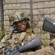 En soldat från det danska försvaret under en övning i somras. Arkvibild. 
