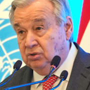 Madoruvänliga demonstranter i Caracas/António Guterres.