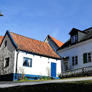 Bostadshus i centrala Visby. Arkivbild. 