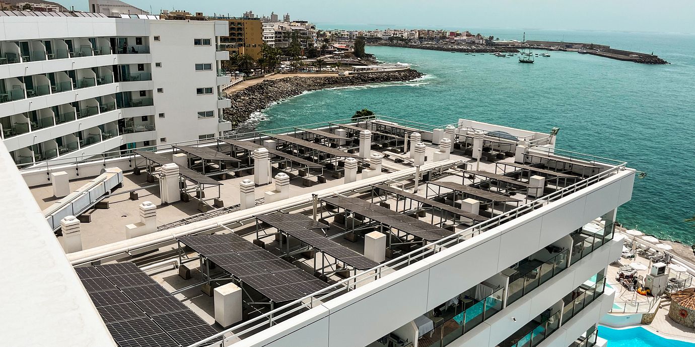Sunwing Arguineguín Seafront på Gran Canaria är en modern familjeanläggning med snygg och smart design. 