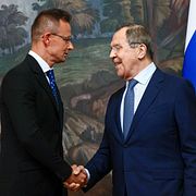 Arkivbild på Szijjártó och Lavrov.