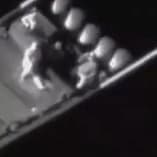 Stillbild från video som enligt US Southern Command visar hur de tre båtarna sprängs i luften. 