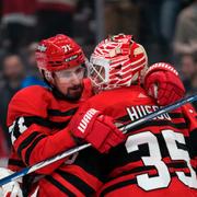 Dylan Larkin och Ville Husso efter segern.