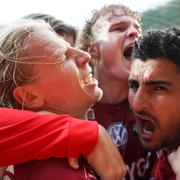 Örgrytes Gustav Ludwigson (V) jublar med Ailton Jose Almeida (H) efter 1-0 under måndagens fotbollsmatch i Superettan mellan Örgryte IS FF och GAIS på Gamla Ullevi. 