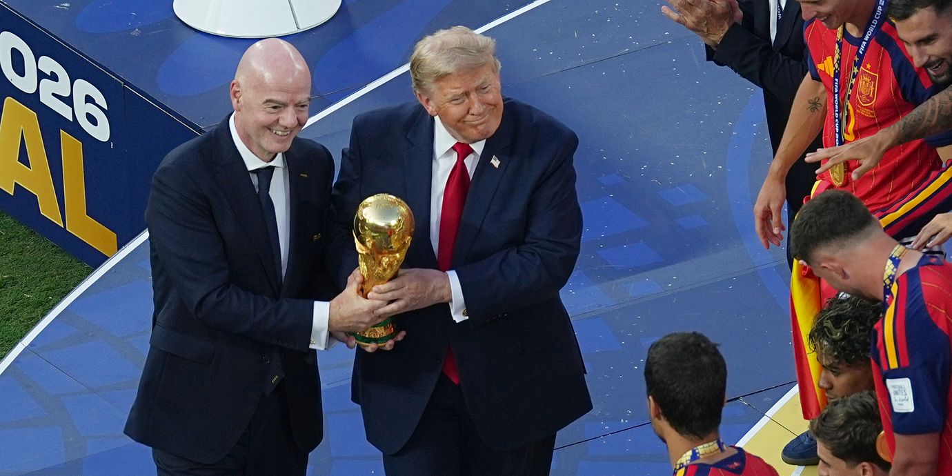 Arkivbild från 19 juli: Fifa-bossen Gianni Infantino och Donald Trump.