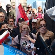 Demonstranter i Warszawa. 