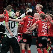 Storvreta kramar om varandra.