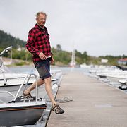 Clas Darvik i hamnen i Rörtången under sökandet .