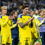 Svenska spelarna efter slutsignalen. 