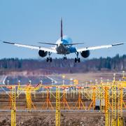 Arkivbild: Inflygning av flygplan på Arlanda flygplats.