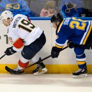 Floridas Michael Matheson mot Blues Paul Stastny.