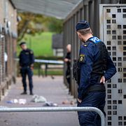 Polis på plats på Bellevuegården i Malmö efter knivattacken.