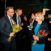 Muharrem Demirok (C) och Magdalena Andersson (S) efter partiledardebatten i Agenda i Sveriges television. Arkivbild från oktober.