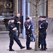 Polisinsats vid Katrinelundsgymnasiet. Skolan har utrymts efter att en elev framfört hot mot skolan under fredagen.  