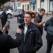 Mjällbys Elliot Stroud intervjuas när han anländer till lokalen i Sölvesborg på söndagen.