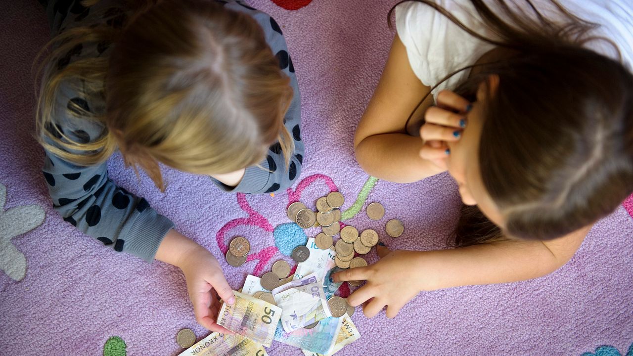 Swedish Eight-Year-Olds' Pocket Money Stalls at 25 Kronor as Inflation Bites