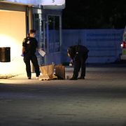  En skottlossning har inträffat i ett flerfamiljshus i Trångsund i Huddinge kommun, söder om Stockholm.