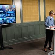 Utredaren Catharina Håkansson Boman presenterar slutbetänkandet av Sverigeförhandlingen under en pressträff i Rosenbad i december 2017