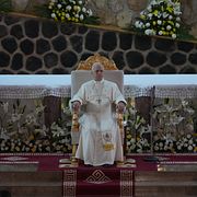 Påve Leo XIV i St Josephs katedral in Bamenda i Kamerun.