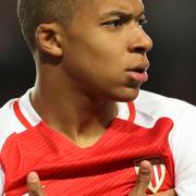 Kylian Mbappé jublar efter sitt mål.