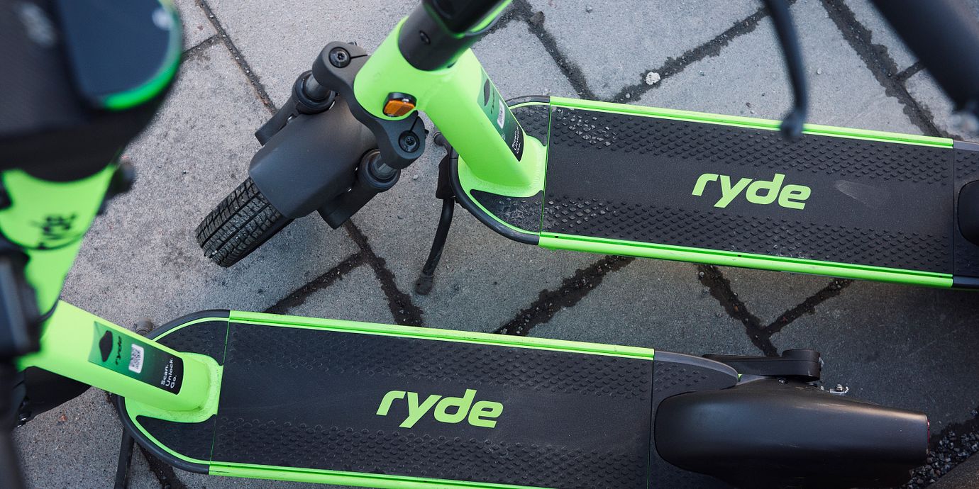 Elsparkcyklar från Ryde fotograferade i Stockholm i april 2022.