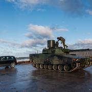 En stridsvagn på Gotland under måndagen. 