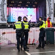 Poliser på plats vid Brännbollsyran.