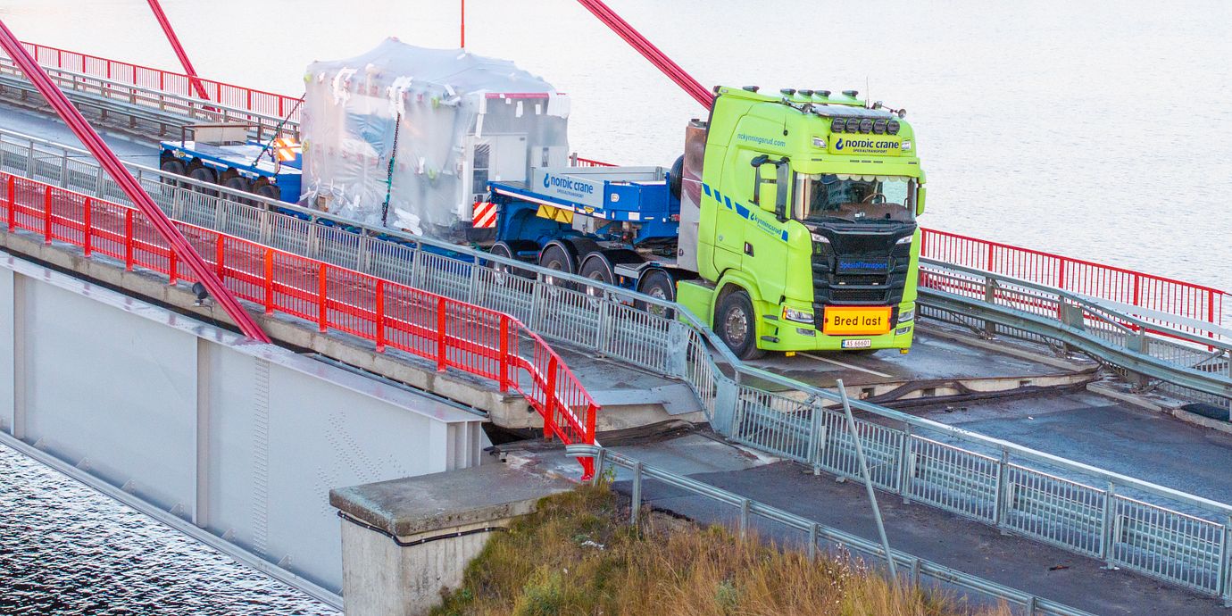 Strömsundsbron längs E45 är helt avstängd.