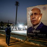 En valaffisch för president Mohamed Ould Ghazouani under valrörelsen 2024.