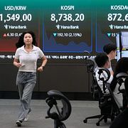 Investerare i Sydkorea under fredagsmorgonen.