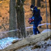 Tre personer har skadats vid en skjutning i ett bostadsområde i Hovsjö i Södertälje. 