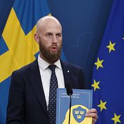 Carl-Oskar Bohlin (M), minister för civilt försvar, under en pressträff efter ett extra regeringssammanträde.