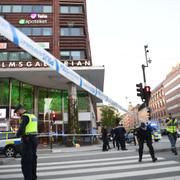 Polisinsatsen vid Västermalmsgallerian på Kungsholmen i Stockholm. 