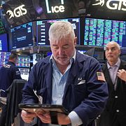 Arkivbild: Trader på handlargolvet. 