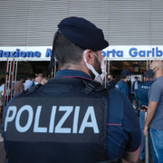 Arkivbild på italiens polis/Sargonia Dankha